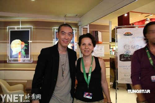 苍井空主演电影入围大奖 麦浚龙亮相心情好