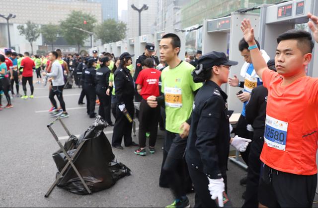 西安市保安总公司倾力护航西安马拉松