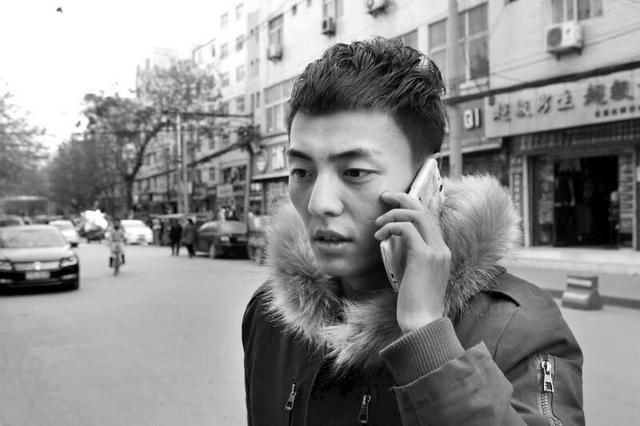 3人酒后夜游护城河不幸落水 英勇少年救出2人