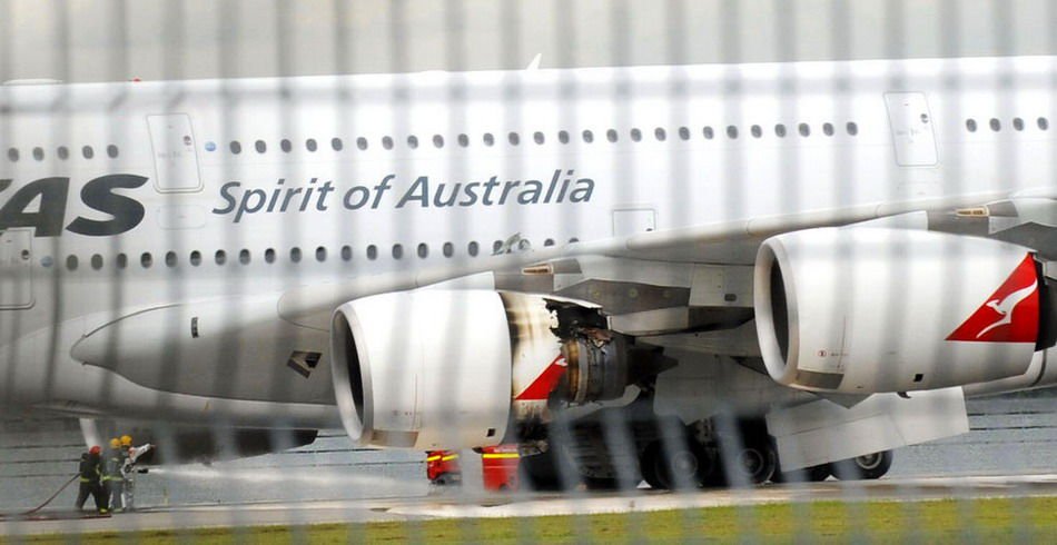 澳航a380客机引擎故障迫降