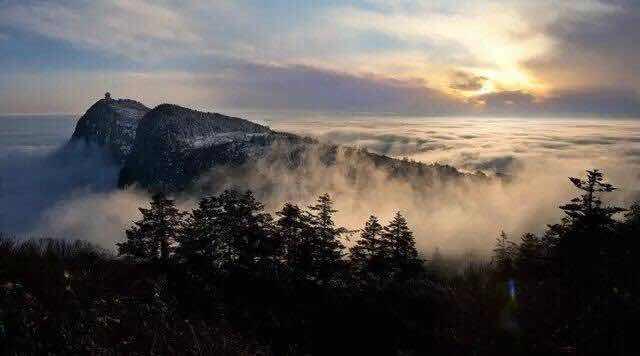 西安川南看海首发团在峨眉山感受21.6℃的夏天
