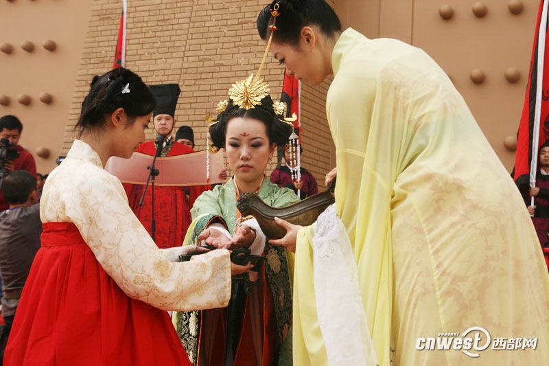 西安上演唐朝宫廷婚礼仪式