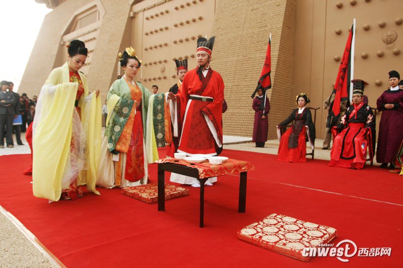 西安上演唐朝宫廷婚礼仪式