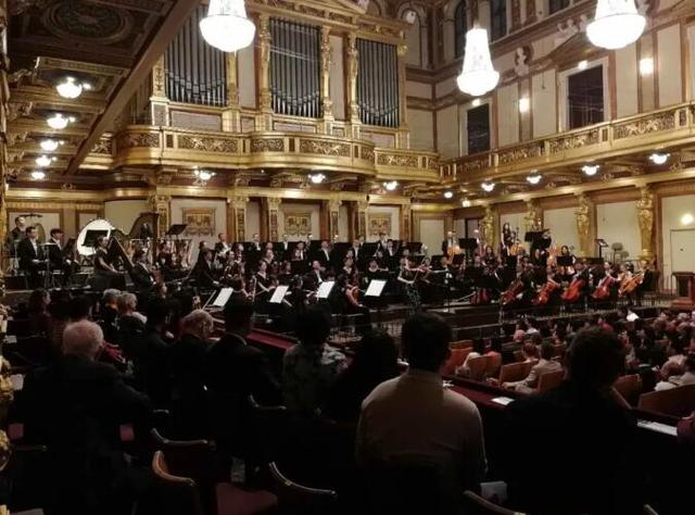 交响曲演奏现场 150092759.jpg