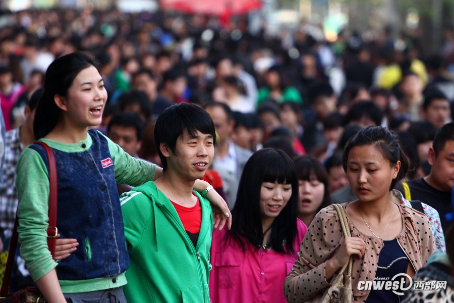 长假市民血逛钟楼<em>小寨 美女</em>秀黑丝白丝(图)|富