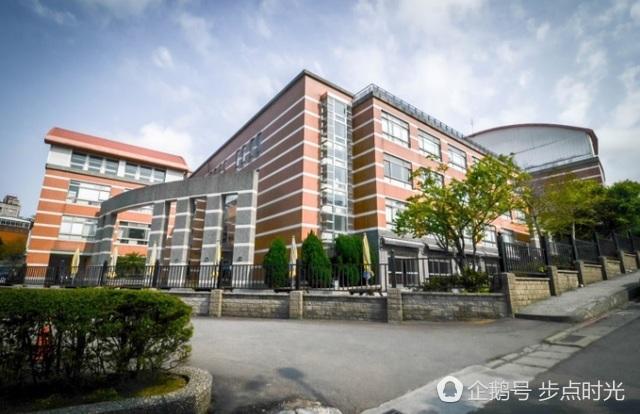 周杰伦被曝为女儿幼儿园探路 1学期学费15万