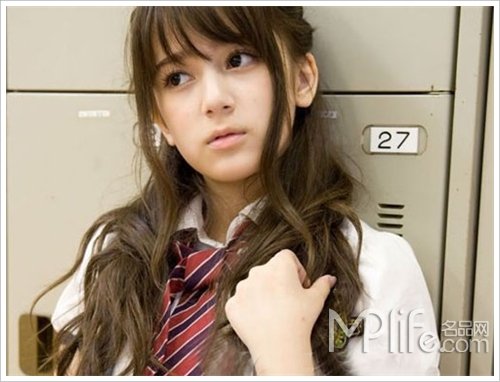 15岁日意混血萝莉卖萌妆容