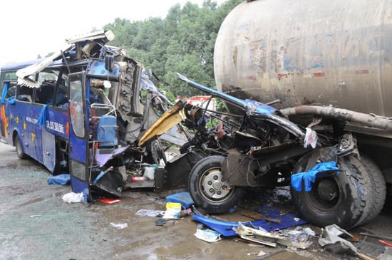 南京至马鞍山高速公路发生车祸 导致9死27伤