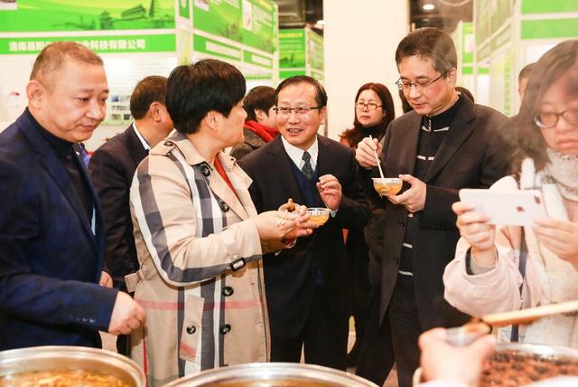 2018陕西名优农特产品展销会杭州开幕 市民点赞陕西小吃