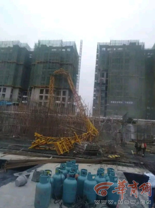 汉中一工地塔吊倒塌3人身亡 已停止施工并封闭