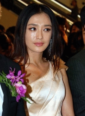 秦岚baby艳丽如花 黄晓明两"女友"同台互躲