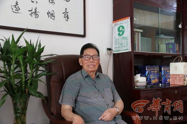 外公和俩外孙女都是教师 看看他们的教育情怀