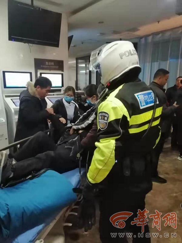 上海民警铁骑开道