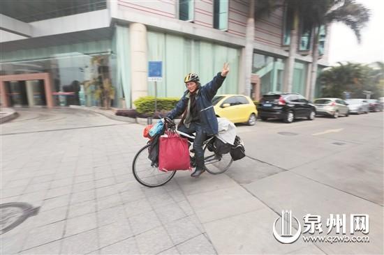 西安老人为圆作家梦 骑二手自行车逛全国145城