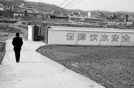 饮水工程投资数十万"烂尾" 数千村民吃井水
