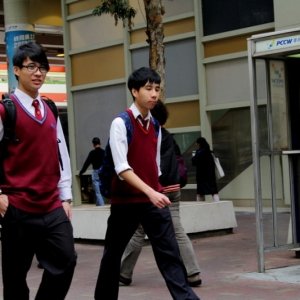 香港校服:市井香港的传统与新潮_大秦网_腾讯网