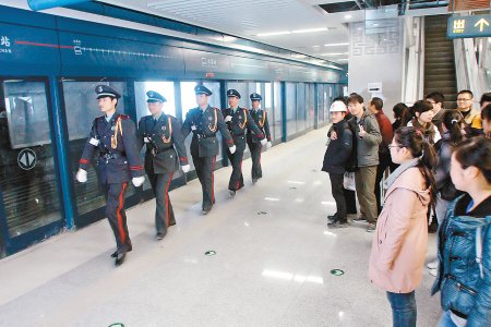 本报讯 3月20日,西安地铁保安大队在西安地铁公司成立,第一批共84名