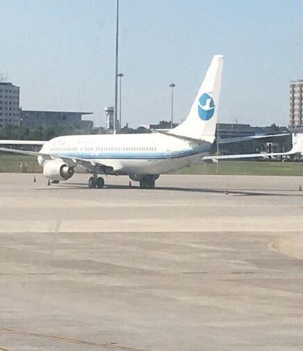 福州飞兰州客机空中右发动机失效 紧急备降西安