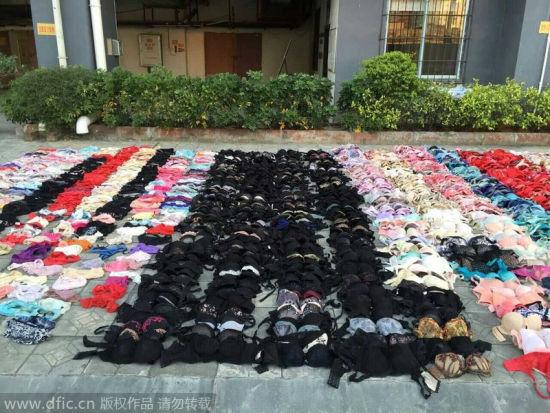 2014年12月19日，广西壮族自治区玉林市，凯旋世纪大厦物业人员将发现的内衣摆出清点。
