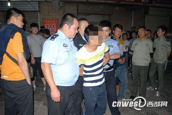 咸阳两男子阻碍执法人员取缔露天烧烤被拘留