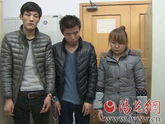 用假苹果手机骗路人