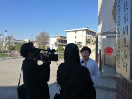 小蜜蜂“最美春天”公益捐赠走进东周儿童村