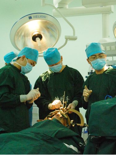 腾讯大秦网带你走进四医大唐都脑科医院手术室