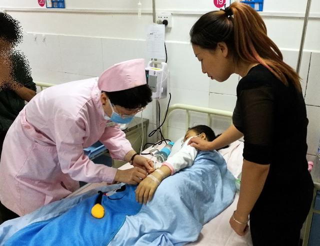 11岁患重疾女孩与病魔抗争 渴望早日返回校园