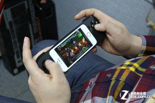 iPhone变身PSP 罗技G550游戏手柄评测