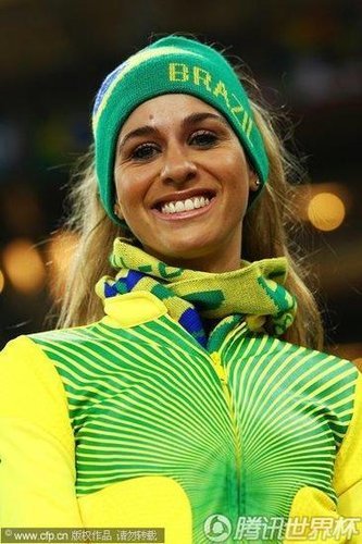 卡卡红牌伤的不止巴西 全世界女球迷为之哭泣