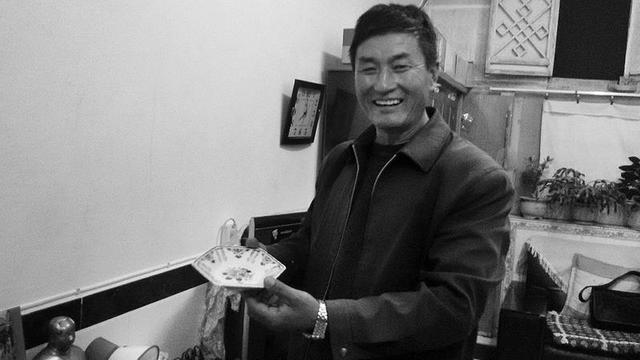 陕北农民给荷兰国王送鞋垫 国王回赠小瓷器