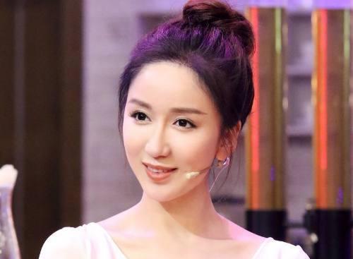 娄艺潇恋情曝光低调做自己期待她的正面回应