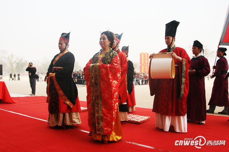 西安上演唐朝宫廷婚礼仪式