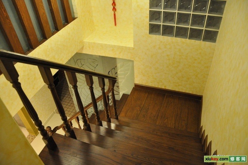 如何装饰楼梯侧面 45017623.jpeg