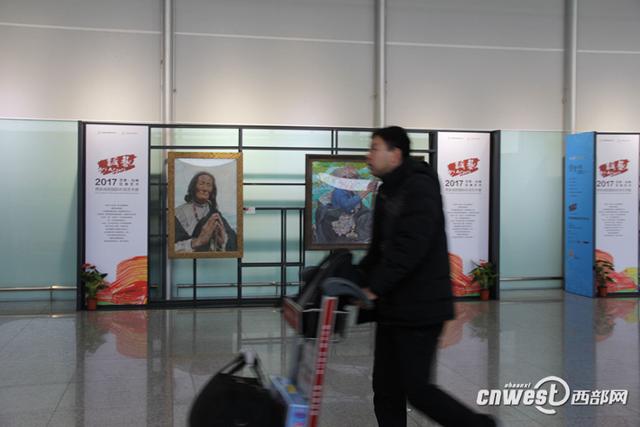 咸阳机场增设艺术展览区 上百幅作品走进候机厅