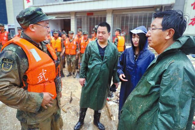 榆林武警27小时没合眼 灾害已致6人遇难3人失踪_汉源