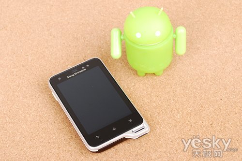 有三层防水设计 索尼爱立信ST17i详细评测