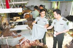 组图:央视曝光小姐穿军装接客 从事色情<em>服务</em>_