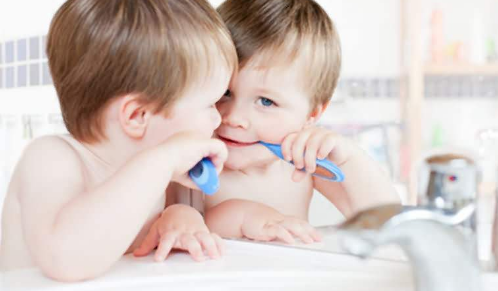 儿童7岁前 不宜用电动牙刷