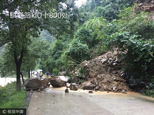 陕西汉中受强降雨影响 镇巴多条道路发生塌方
