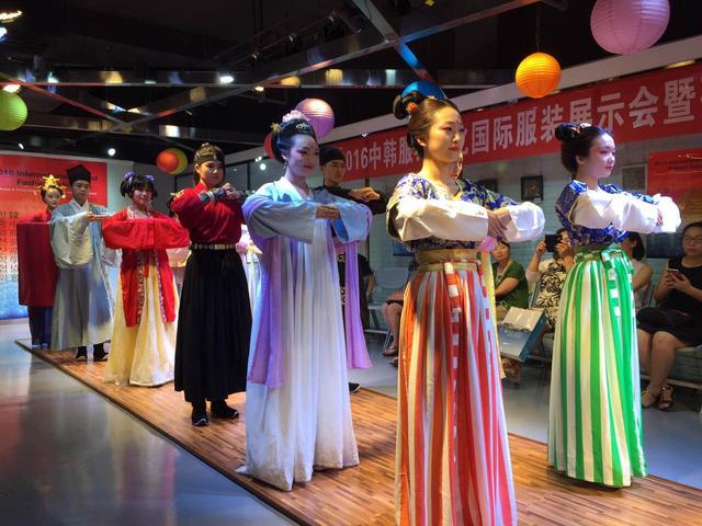 2016中韩服装产学国际交流展示会在西安举行