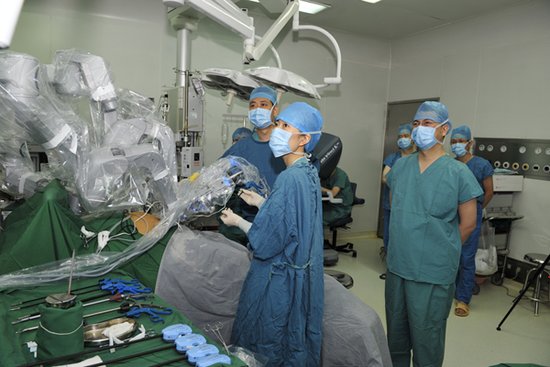 西北首例机器人手术在四医大西京医院成功实施