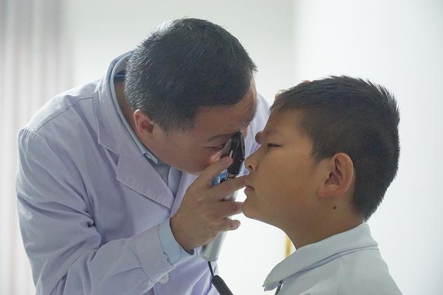 西安市第一医院开展关注眼健康 送医进校园系