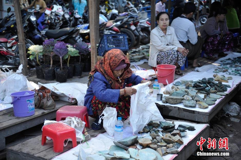 组图:探访缅甸最大玉石交易市场