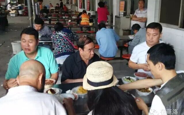 从街头混子到副部级高官 五假干部卢恩光发迹