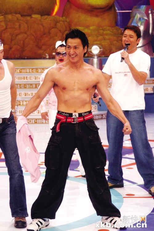 明星出名前辛酸:吴秀波酒吧卖唱何家劲搬尸体