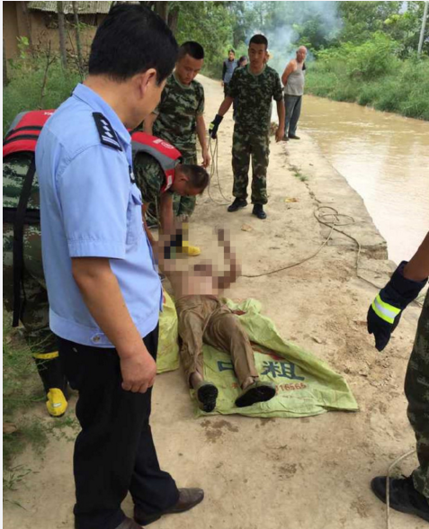 咸阳民警打捞一具男尸 其右手食指残缺