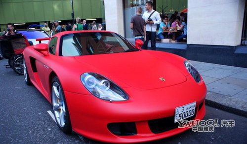 炫目耀眼 海外街拍红色保时捷carrera gt