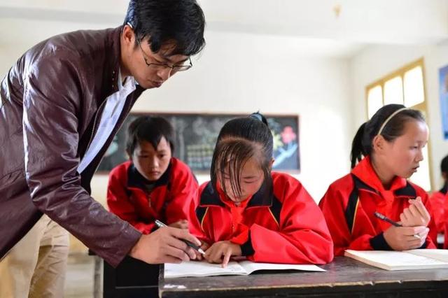 陕西国家特困县区乡村教师每月将获400元补助