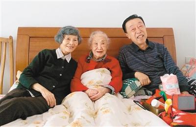 西安105岁老人一天6顿饭 顿顿有讲究